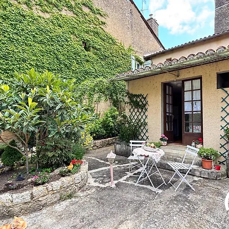 فندق مبيت وإفطار La Des Tours 3*
